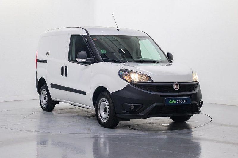 Usado Fiat Doblò 95 CV (69 kW) 2021 Blanco Monovolumen