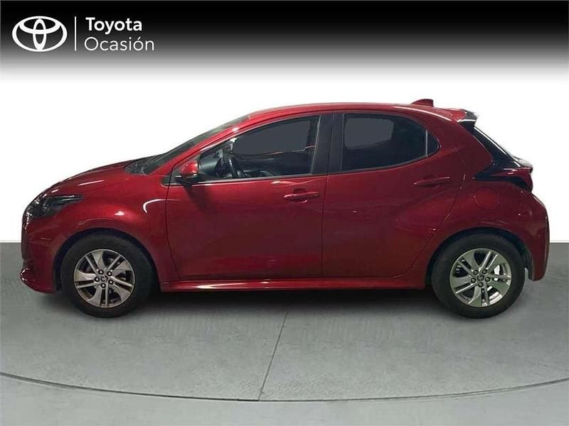 Usado Toyota Yaris Edition 125 CV (91 kW) 2022 Rojo Utilitario