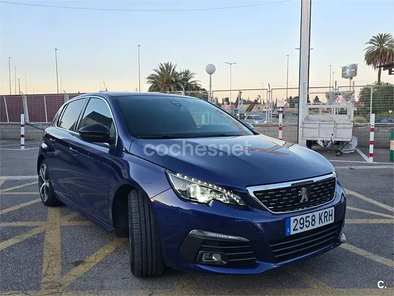 Usado Peugeot 308 GT-line 130 CV (95 kW) 2018 Azul Berlina