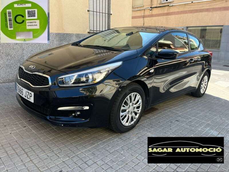 Negro Usado 2017 Kia ProCeed Utilitario | 9900 € (Super precio) - Imagen 1/4