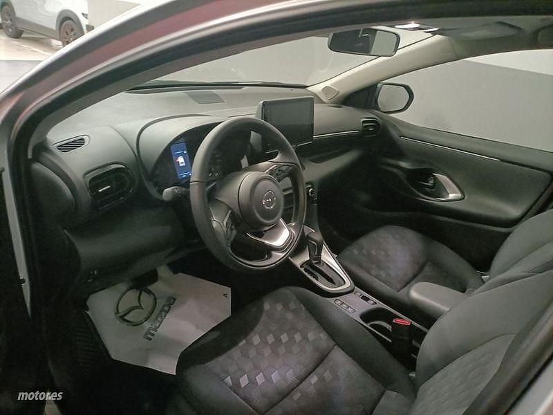 Nuevo Mazda 2 Center-Line 116 CV (85 kW) 2025 Gris / plateado Berlina