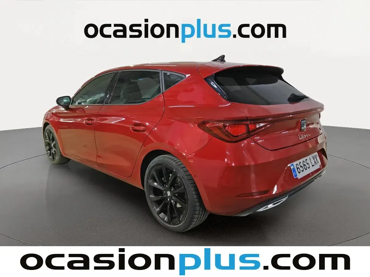 Usado Seat Leon FR 150 CV (110 kW) 2022 Rojo Utilitario