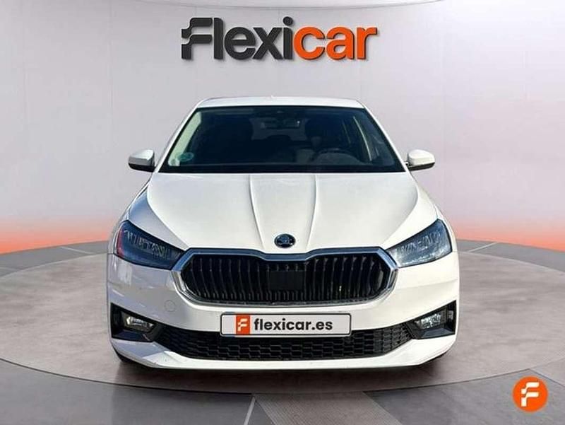 Usado Skoda Fabia Selection 95 CV (69 kW) 2024 Blanco Utilitario