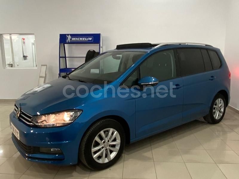 Azul Usado 2019 VW Touran Advance Monovolumen | 22.499 € (Precio justo) - Imagen 1/4