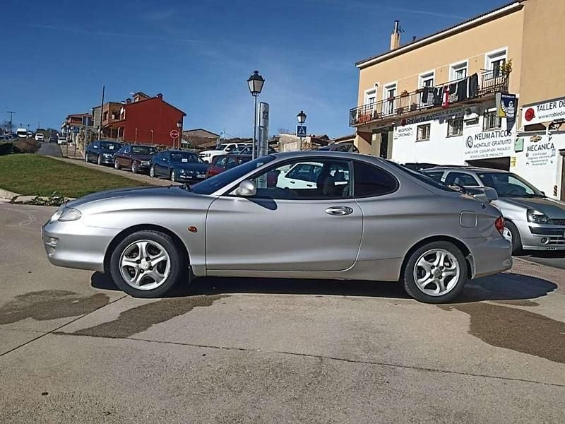 Usado Hyundai Coupé 116 CV (85 kW) 2000 Gris Coupe