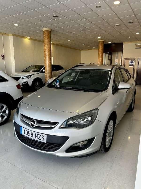 Plateado Usado 2014 Opel Astra Excellence Familiar | 7990 € (Precio justo) - Imagen 1/4