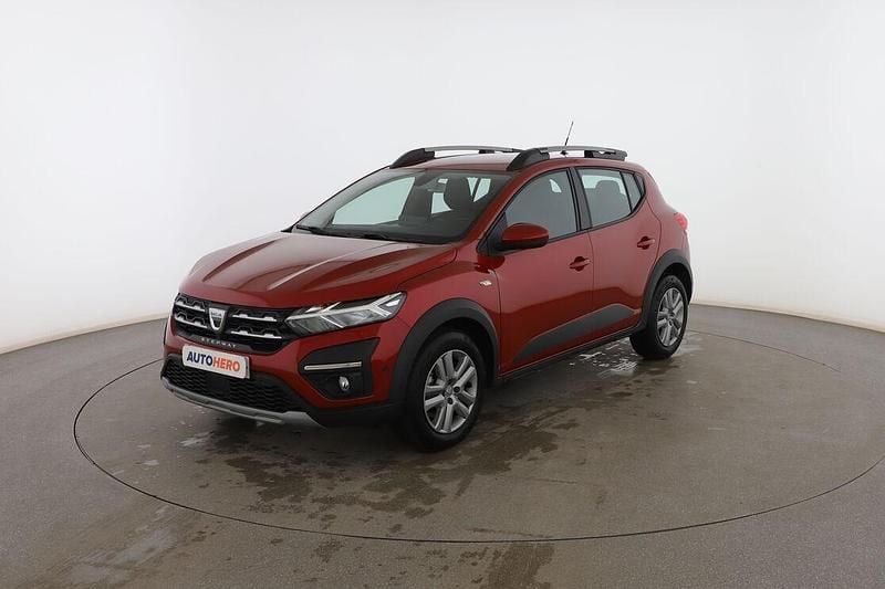 Rojo Usado 2022 Dacia Sandero Comfort Utilitario | 15.299 € (Precio justo) - Imagen 1/3