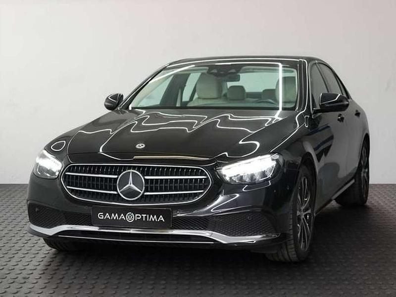 Usado Mercedes E300 306 CV (225 kW) 2021 Negro Berlina