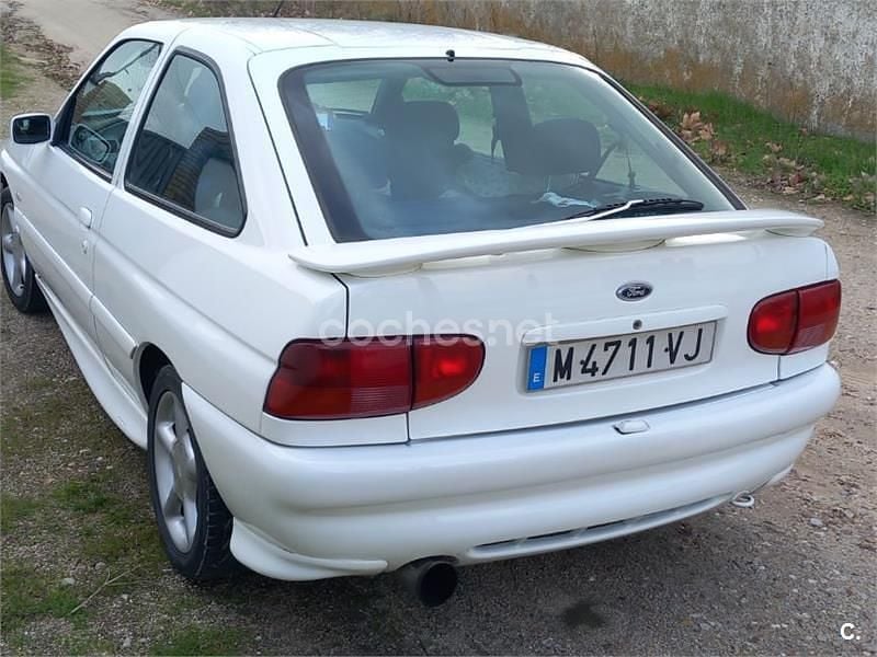 Usado Ford Escort 115 CV (84 kW) 1997 Blanco Berlina