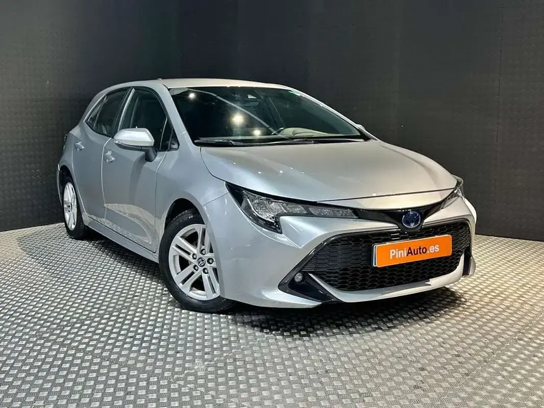 Usado Toyota Corolla Active 121 CV (88 kW) 2022 Gris Utilitario