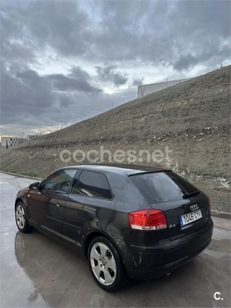 Negro Usado 2004 Audi A3 Ambiente Berlina | 4500 € (Precio justo) - Imagen 1/4