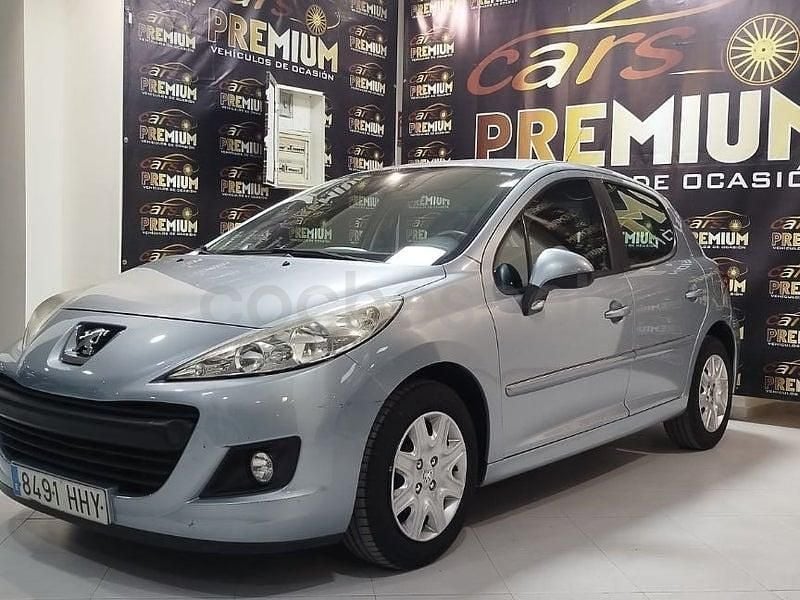 Usado Peugeot 207 Active 70 CV (51 kW) 2012 Gris / plata Berlina
