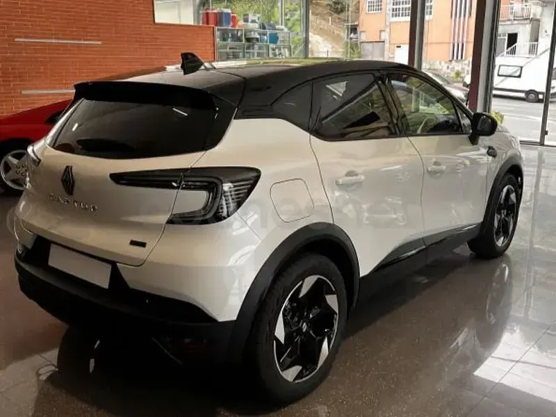 Usado Renault Captur Techno 160 CV (117 kW) 2025 Blanco SUV