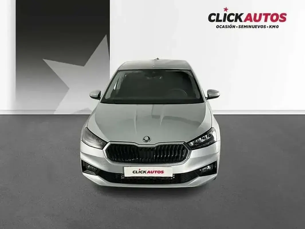 Usado Skoda Fabia Selection 116 CV (85 kW) 2025 Plateado Utilitario