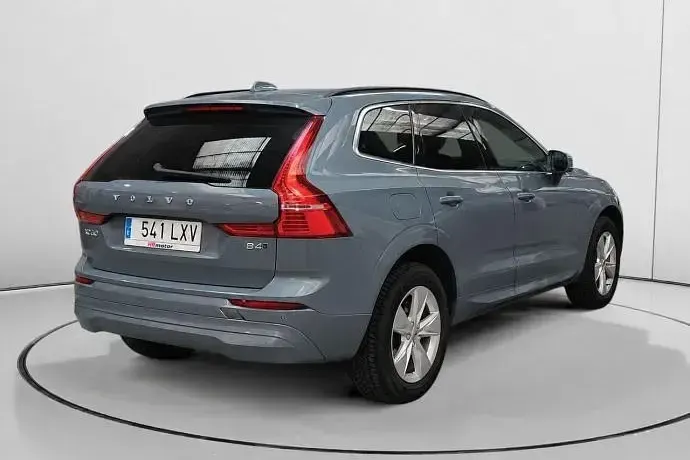 Usado Volvo XC60 Momentum 197 CV (144 kW) 2022 Gris SUV