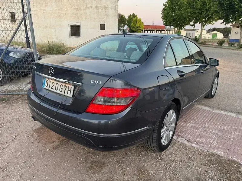 Usado Mercedes C220 Avantgarde 170 CV (125 kW) 2010 Gris / plata Familiar
