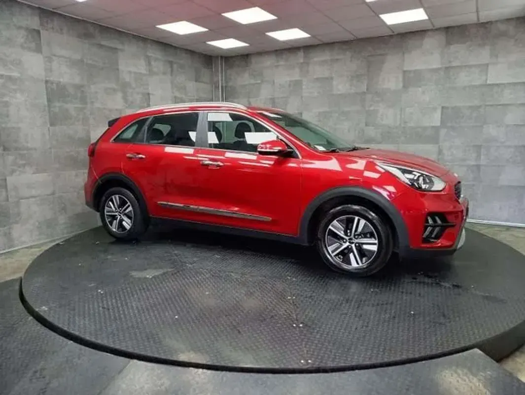 Usado Kia Niro 141 CV (103 kW) 2021 Rojo SUV
