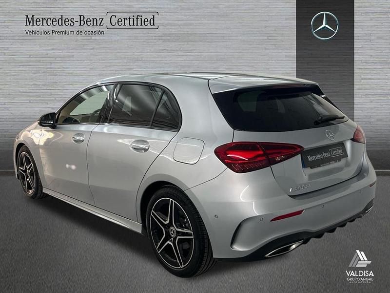 Usado Mercedes A200 AMG line 150 CV (110 kW) 2024 Gris / plateado Berlina