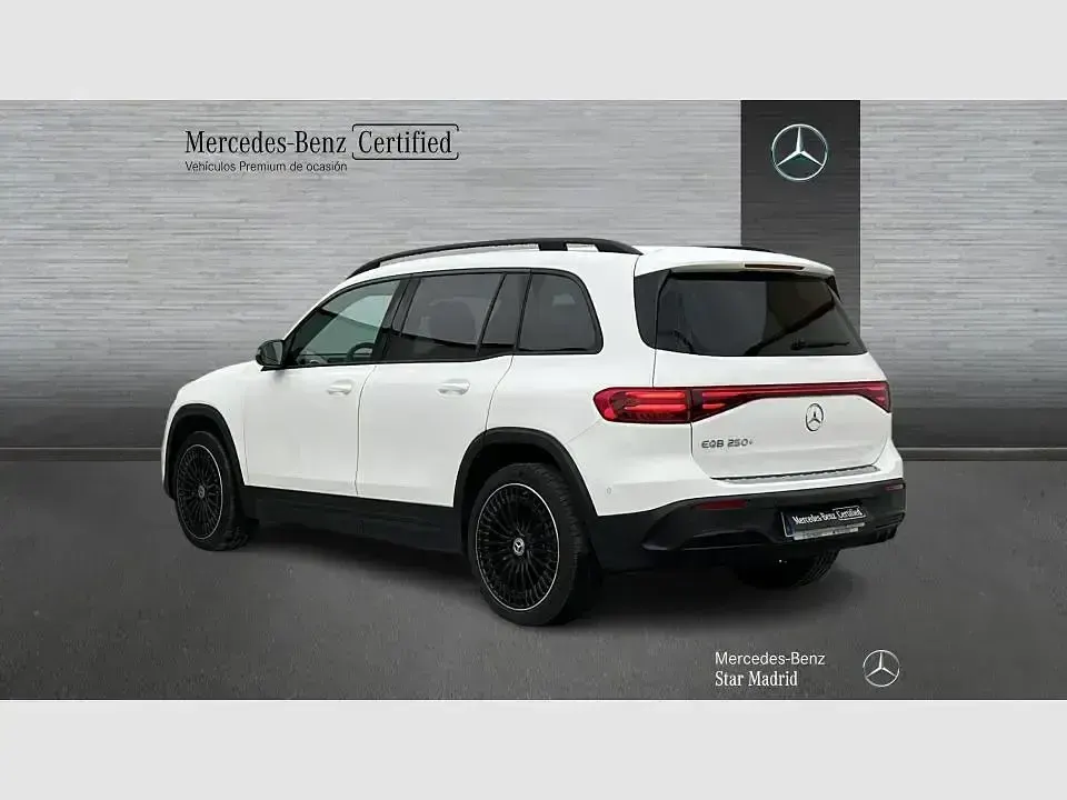 Käytetty Mercedes EQB250+ 139 kW (190 HP) 2025 Otro Katumaasturi