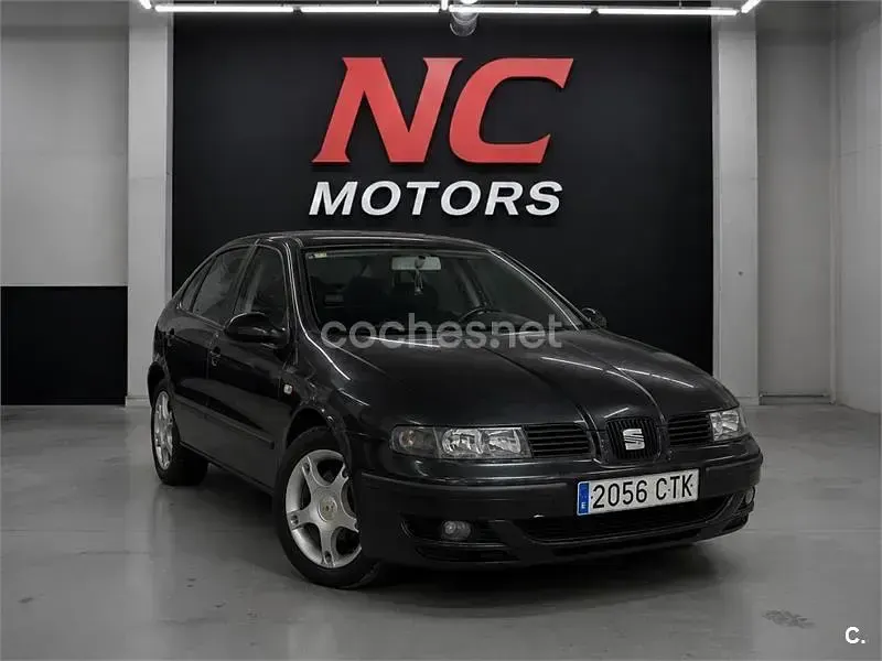 Usado Seat Leon Sport 110 CV (80 kW) 2004 Negro Utilitario