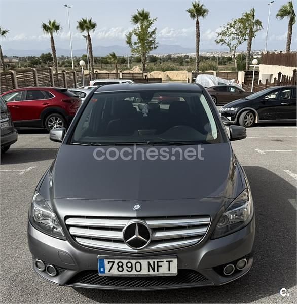 Usado Mercedes B180 109 CV (80 kW) 2012 Gris / plata Monovolumen