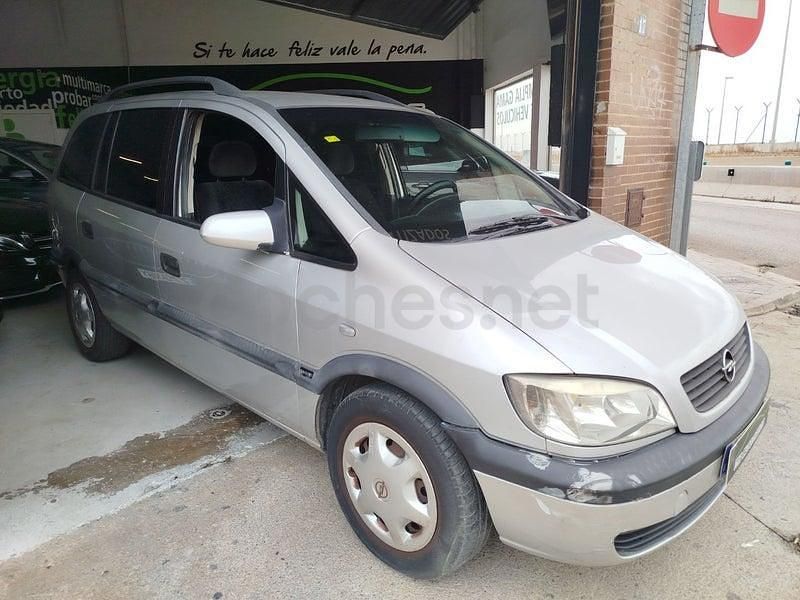 Usado Opel Zafira Elegance 100 CV (73 kW) 2002 Gris / plata Monovolumen