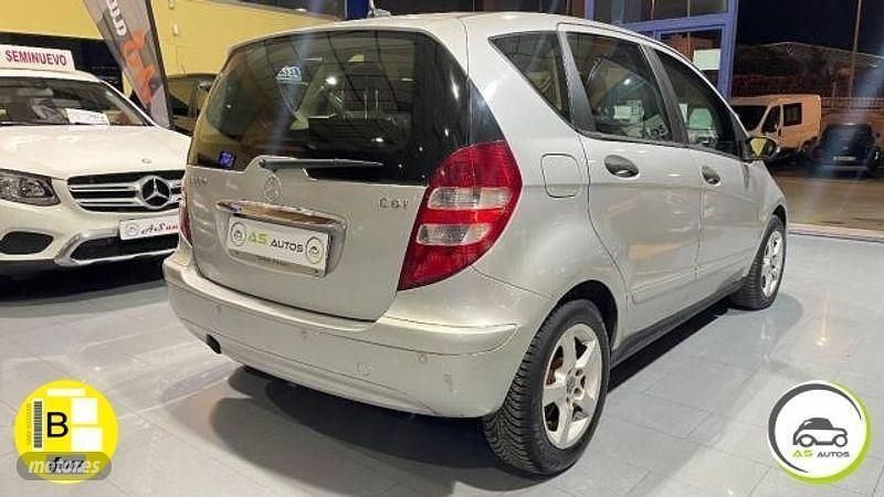 Usado Mercedes A180 Classic 109 HP (80 kW) 2007 Prateado Citadino