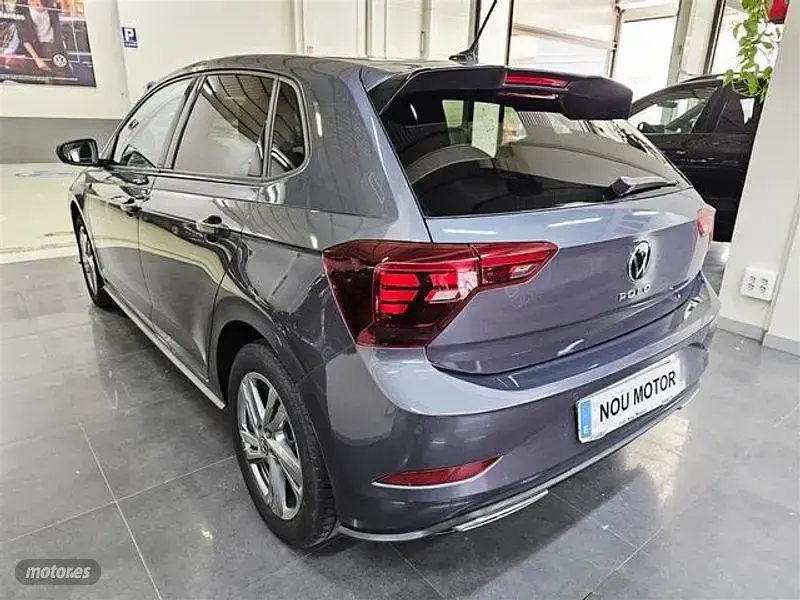 Usado VW Polo R-line 95 CV (69 kW) 2022 Gris Utilitario