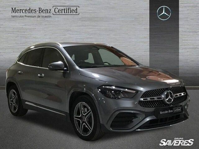 Usado Mercedes GLA200 AMG line 150 CV (110 kW) 2024 Gris montaña SUV