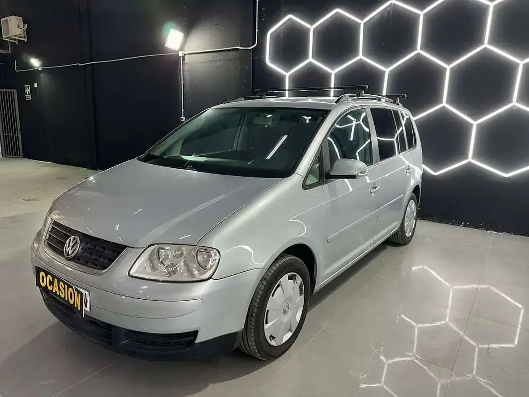 Usado VW Touran Highline 116 CV (85 kW) 2004 Gris / plata Monovolumen