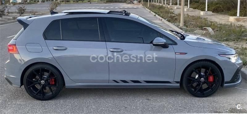 Usado VW Golf VIII GTI Clubsport 301 CV (221 kW) 2022 Gris / plata Berlina