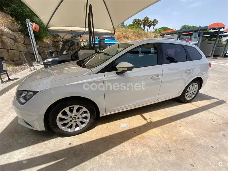 Usado Seat Leon ST Style 105 CV (77 kW) 2015 Blanco Familiar