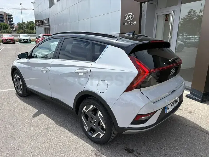 Usado Hyundai Bayon 100 CV (73 kW) 2024 Gris / plata SUV