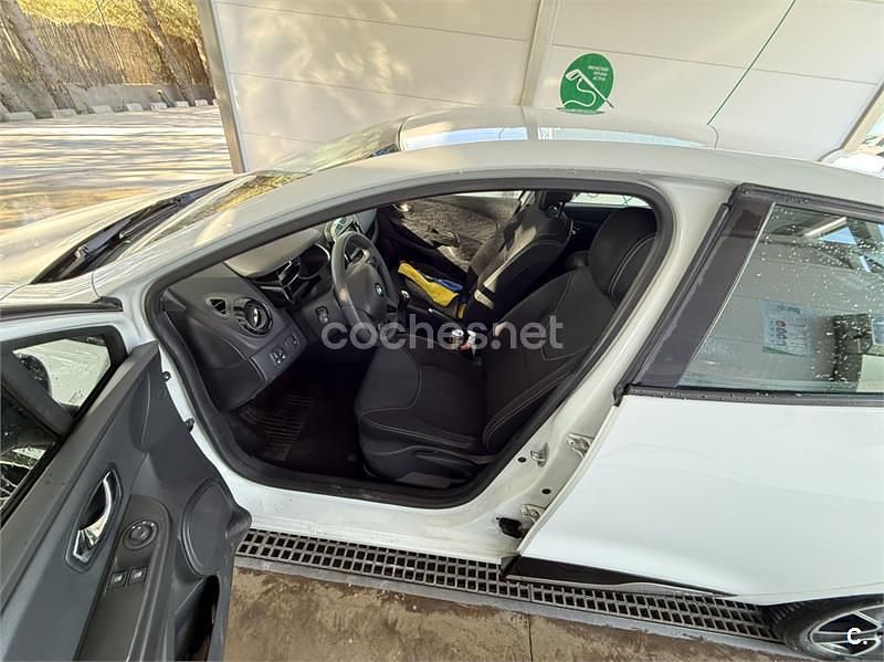 Usado Renault Clio IV Business 90 CV (66 kW) 2013 Blanco Berlina
