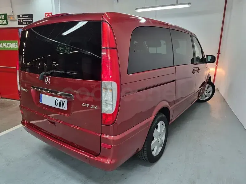 Usado Mercedes Viano 163 CV (119 kW) 2010 Rojo Monovolumen