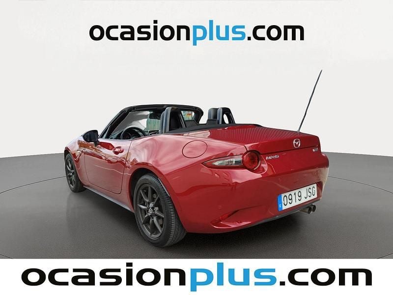 Usado Mazda MX5 Luxury 131 HP (96 kW) 2016 Vermelho Cabrios