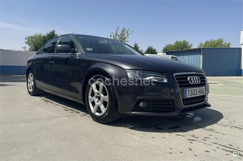 Usado Audi A4 136 CV (100 kW) 2011 Negro Berlina