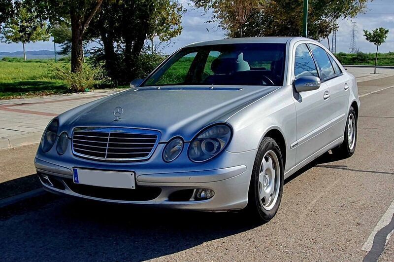 Gris Usado 2005 Mercedes E200 Berlina | 5500 € - Imagen 1/4