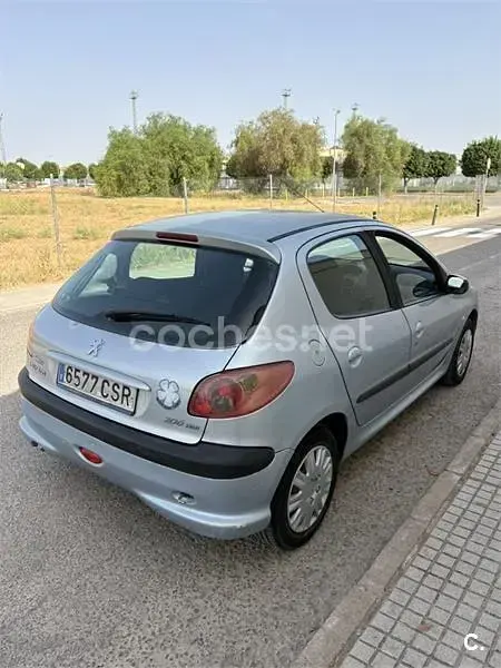 Usado Peugeot 206 70 CV (51 kW) 2004 Gris / plata Berlina