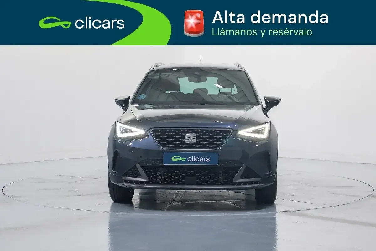 Usado Seat Arona FR 110 CV (80 kW) 2022 Gris / plata SUV