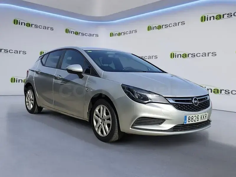 Usado Opel Astra Selective 125 CV (91 kW) 2018 Gris / plata Berlina