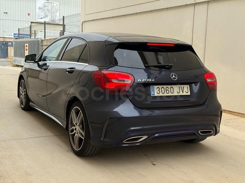 Usado Mercedes A200 AMG line 136 CV (100 kW) 2016 Violeta / lila Berlina