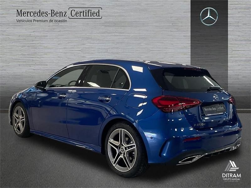 Usado Mercedes A200 AMG line 150 CV (110 kW) 2024 Azul Berlina