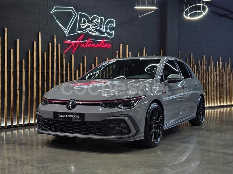 Usado VW Golf VIII GTI 245 CV (180 kW) 2021 Gris / plata Berlina