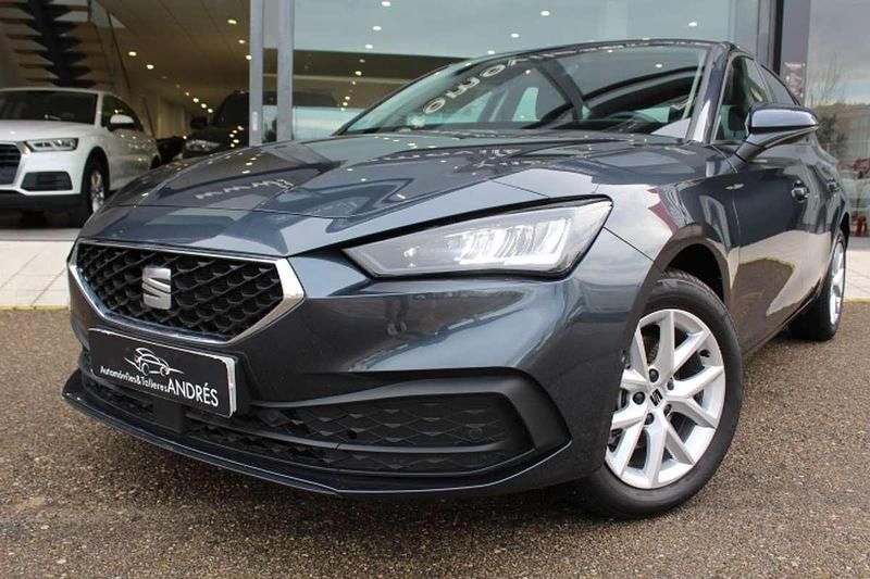 Usado Seat Leon Style 116 CV (85 kW) 2024 Gris Utilitario