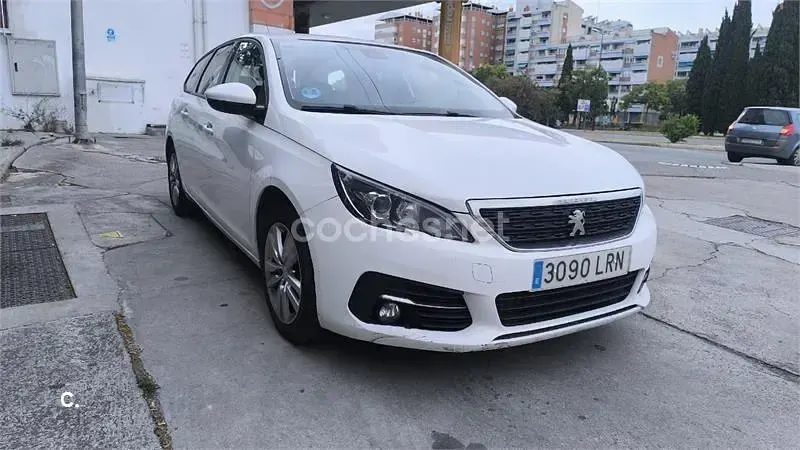 Usado Peugeot 308 130 CV (95 kW) 2021 Blanco Familiar