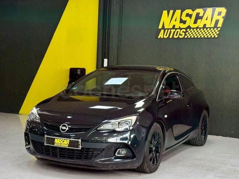 Usado Opel Astra GTC 195 CV (143 kW) 2014 Negro Berlina