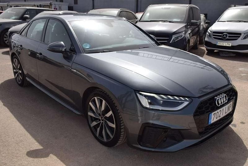 Usado Audi A4 Ambiente 136 HP (100 kW) 2021 Cinzento Sedan