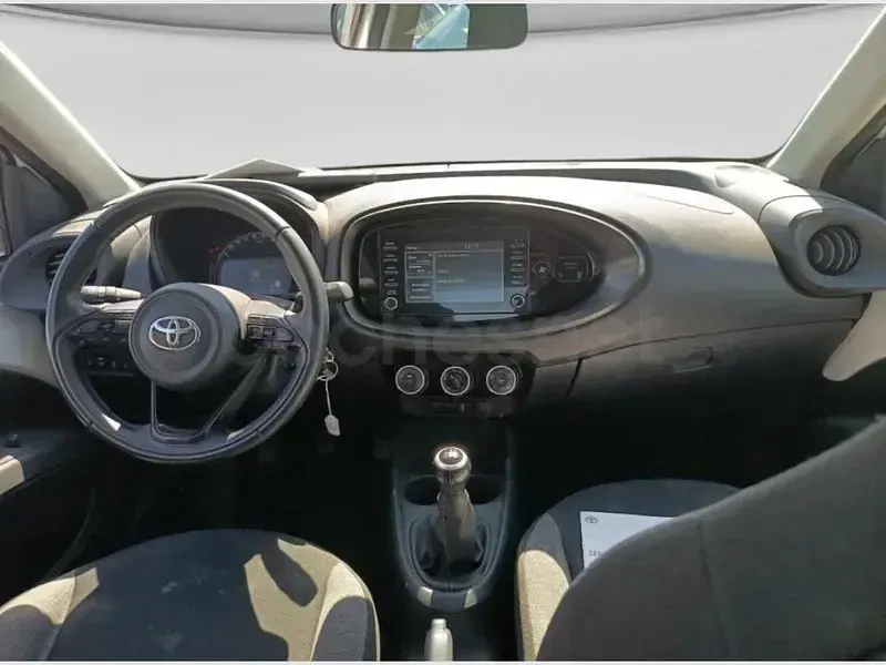 Usado Toyota Aygo X Play 72 CV (52 kW) 2023 Blanco SUV