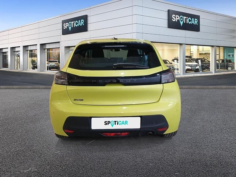Usado Peugeot 208 Active 100 CV (73 kW) 2024 Dorado Utilitario